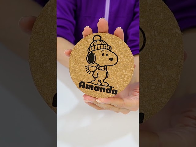 Vídeo relacionado con 3D LiveLife Posavasos de Corcho - Paso de Cebra de Deluxebase. Posavasos de Corcho de cebras Lenticular 3D, con Ilustraciones Originales con Licencia del reconocido Artista Jerry LoFaro