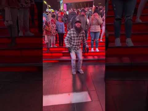 Getting Sturdy on Time Square 🕺🏾