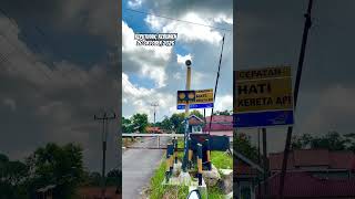 Download lagu SIRINE UNIK🤣 Perlintasan Kereta Api JPL 557 Lampu Flasher Mati mp3 Download lagu SIRINE UNIK🤣 Perlintasan Kereta Api JPL 557 Lampu Flasher Mati mp3