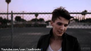 Joe Brooks Performs &quot;Apple&quot; for Cambio.com