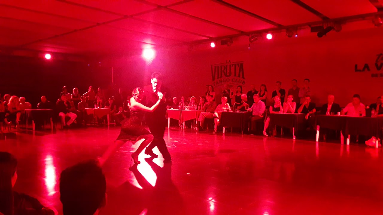 Carlos Espinosa y Noelia Hurtado bailan De Floreo, orquesta de Osvaldo Pugliese en La Viruta