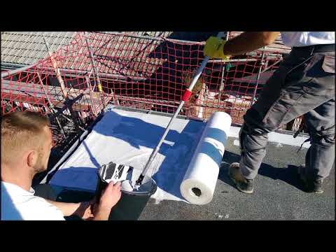 Flachdach abdichten mit Flüssigkunststoff (PMMA).