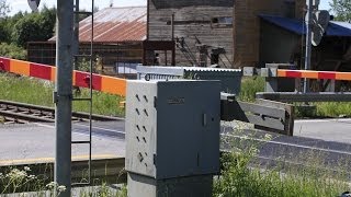 preview picture of video 'IC 922 passes Portti level crossing near Humppila station [FullHD]'