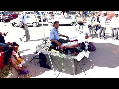 Nono Dan, Malagasy Street Musician