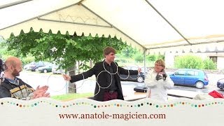 preview picture of video 'Anatole le Magicien au Festival en Jardins du 29 au 35 - Juillet 2014'