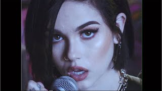 Maggie Lindemann - Friends Go feat. Travis Barker [Official Video]