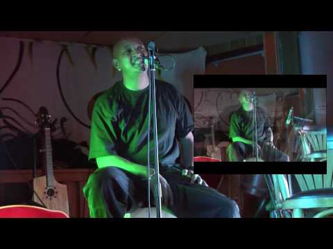 Spydee - Tsy mila hafa (Live Asaramanitra 2010).mp4