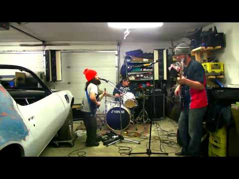 Johnny 2 Fingers & the Deformities - The Suit Don't Make The Man (Live in Kevin's garage)