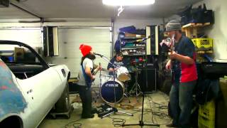 Johnny 2 Fingers & the Deformities - The Suit Don't Make The Man (Live in Kevin's garage)