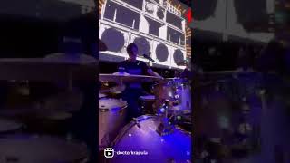 Music video thumbnail preview for Solo de Batería (En Vivo) by Doctor Krápula
