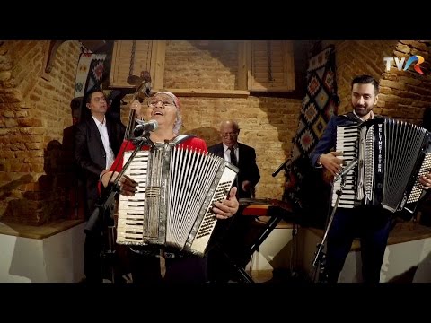 Taraful de la Varbilău - O bătrână într-o gară (@Politică şi delicateţuri)
