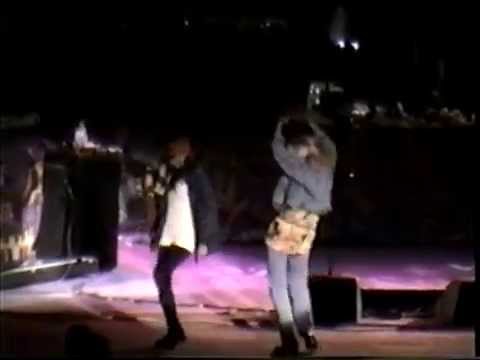 CARLOS SANTANA GUAJIRA LIVE GIRLS DANCING ON STAGE NYC