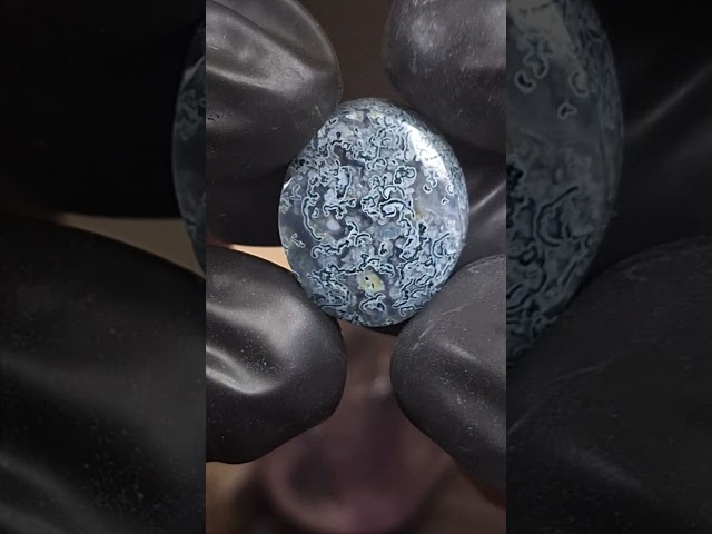 حجر عقيق طحلبي طبيعي