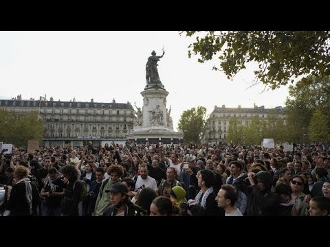 شاهد ماكرون يحذر من الانقسام الداخلي.. الشرطة الفرنسية تفرق بالقوة مظاهرة داعمة لفلسطين في باريس