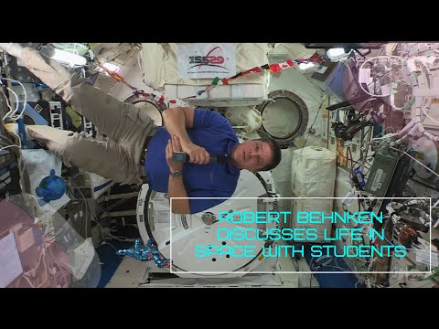 ROBERT BEHNKEN DISCUSSES LIFE IN SPACE WITH STUDENTS