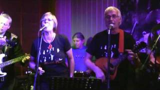 Skruddu Band med Vømmøl-musikk på Plug and Play Smiå Vestnes (  Vømmøldalens Siste Vår)