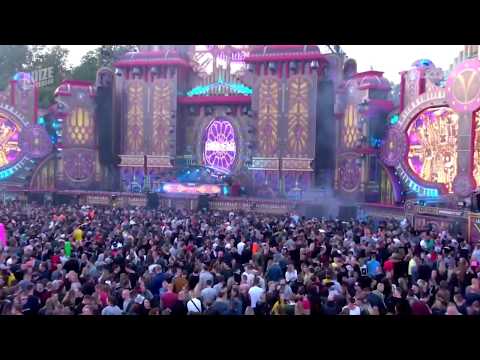 Noize Suppressor @ Harmony of Hardcore 2019 playing "Chemical Gorilla & Reevoid - Bounce"