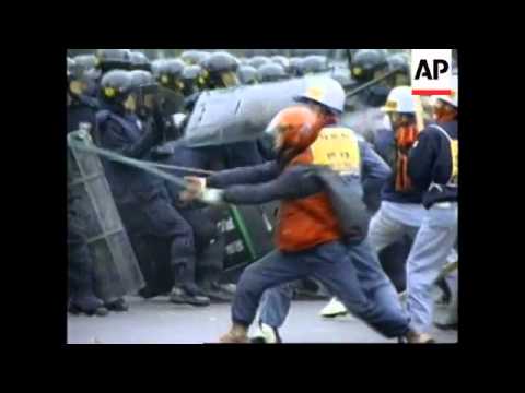 SOUTH KOREA: VIOLENCE FLARES AFTER PROTEST MARCH (V)
