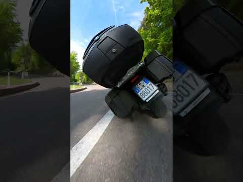 Bmw R 1250 RT VS Aprilia Tuono v4 factory, v2 + scintille