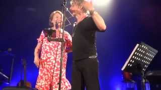 Jean Louis Aubert et sa maman sur scène Nantua 11 07 2015 video