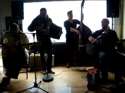 Three Gamberros - Count on me - LIVE - For the first time special guest Elmor Jazz on accordeon