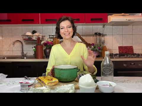 Traditional Romanian Mămăligă (Polenta)