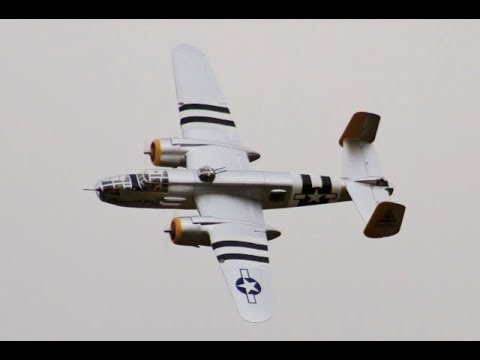 MULTIPLE WW2 BOMBERS - GIANT SCALE RC DISPLAY - LMA RAF COSFORD - 2017