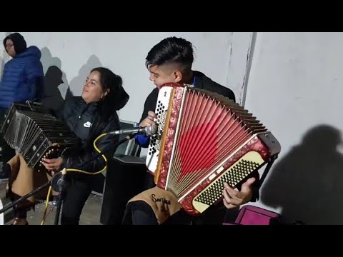 Juliana Zalazar con Grupo Resplandor (sgo del estero  en bandera bajada) festival del quirquincho