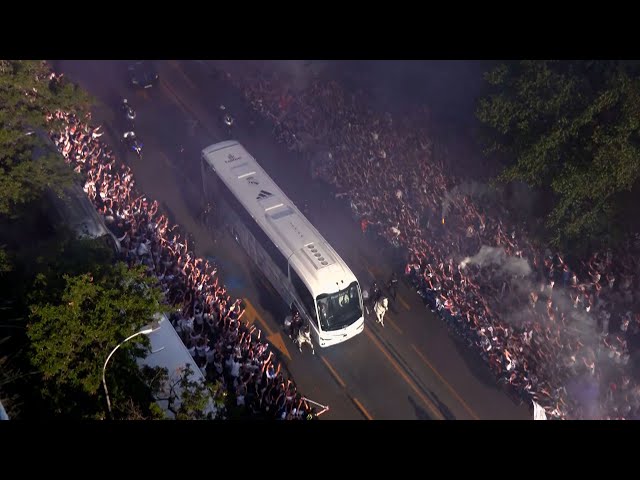 Vídeo relacionado con Mondo Radio Control Vehículo Autobús del Real Madrid de 31 cm