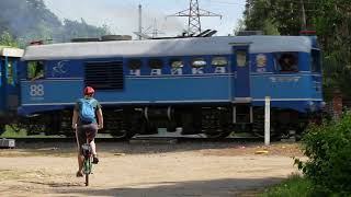 Тепловоз ТУ2-241 с пассажирскими вагонами отправился со станции Пионерская Московской ДЖД