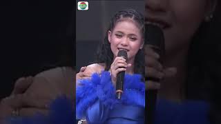 Download lagu Putri Isnari menangis. hingga pingsan gara-gara menyanyikan lagu ini #shorts mp3