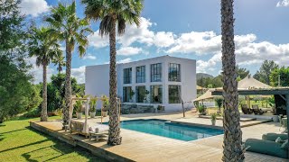 Luxe moderne villa midden in de natuur dicht bij de mooiste stranden van Ibiza's westkust