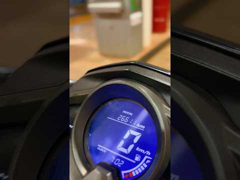 En Santo Tome Corrientes para cambiar la visera llena de insectos,  #scooter