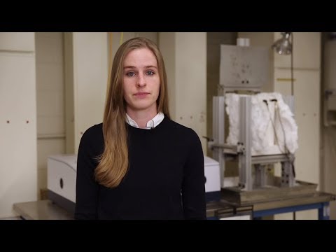 Improving Understanding of Radiative Heat Transfer in High-Temperature Liquid-Salts