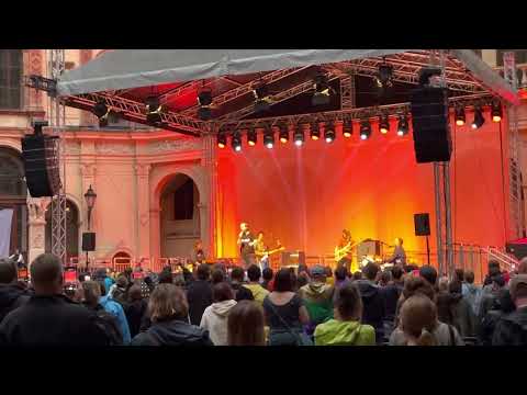 Olli Schulz blamiert sich (besoffen?) Schwerin Schloss 31.07.2022