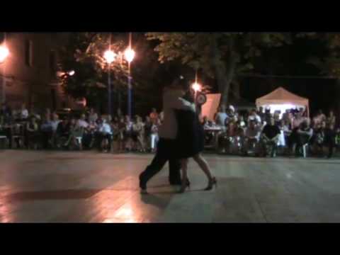  Stella Missé  and  Javier Rodriguez  are  dancing  to  the  tango  "  Fueron Tres Años  "