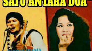 Download lagu Satu Antara Dua - RHOMA IRAMA & ELVY SUKAESIH ( lagu dangdut jadul ) mp3