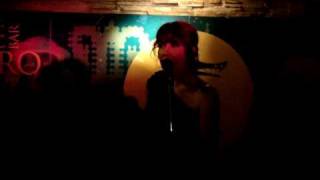 Tumbado en  mi moqueta azul - Anni B Sweet (Café Teatro, Valladolid)