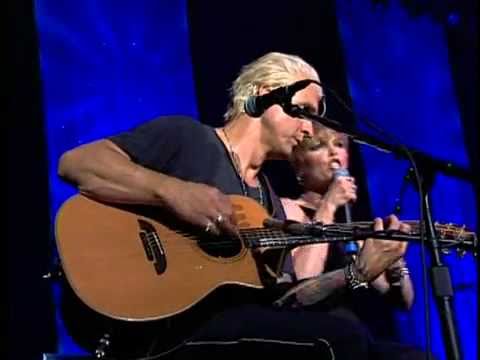 [07] Pat Benatar - Love Is a Battlefield - Live 2001