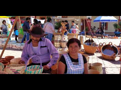 Tianguis de Artesanías de barro,ishcle y palma.em san Bartolomé cohuecan pue México.