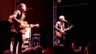 Parachute - Hearts Go Crazy (Live)