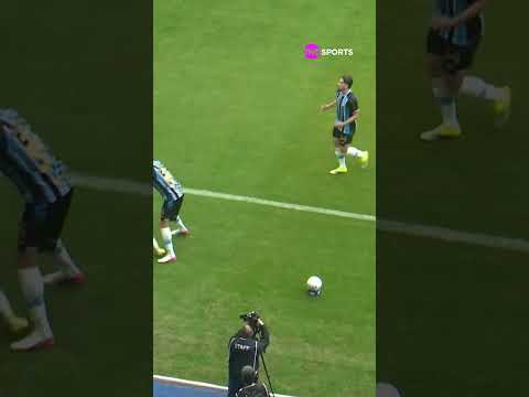 ELE APROVEITOU O REBOTE E GUARDOU PRO GRÊMIO! #shorts