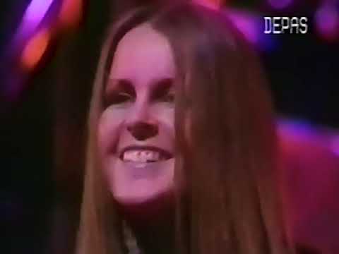 Neon Angels On The Road To Ruin (11PM (Rotating Stage), Japan 1977) - The Runaways