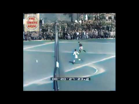 1957'de İzmir'de oynanan Türkiye - İtalya maçı görüntüleri (Renkli)