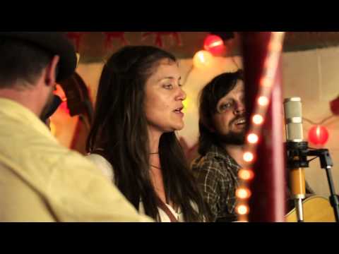 I Draw Slow - Goldmine (Live @Pickathon 2013)