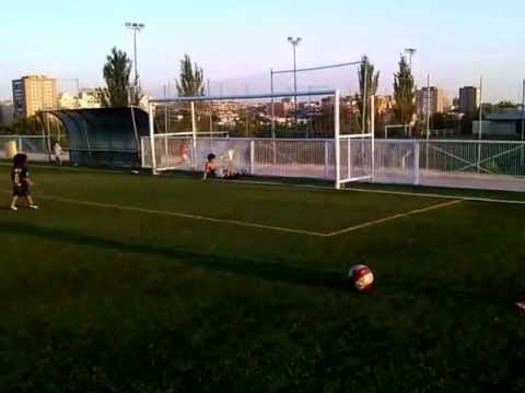 FUTBOL EN LA ELIPA VERANO 2013 MI COMADRE EN UN TIRO LIBRE
