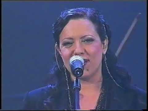 Antonella Ruggiero - Mantova 2004  Il Viaggio  Kyrie Guantanamera   (live performance)