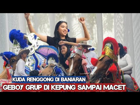 Dancing horse causes traffic jam in Banjaran - Dancing horse video