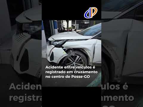 Acidente entre veículos é registrado em cruzamento no centro de Posse-GO