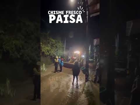 Derrumbe por fuertes lluvias bloquea vía de acceso a hospital  ⛰️🌧️🚧